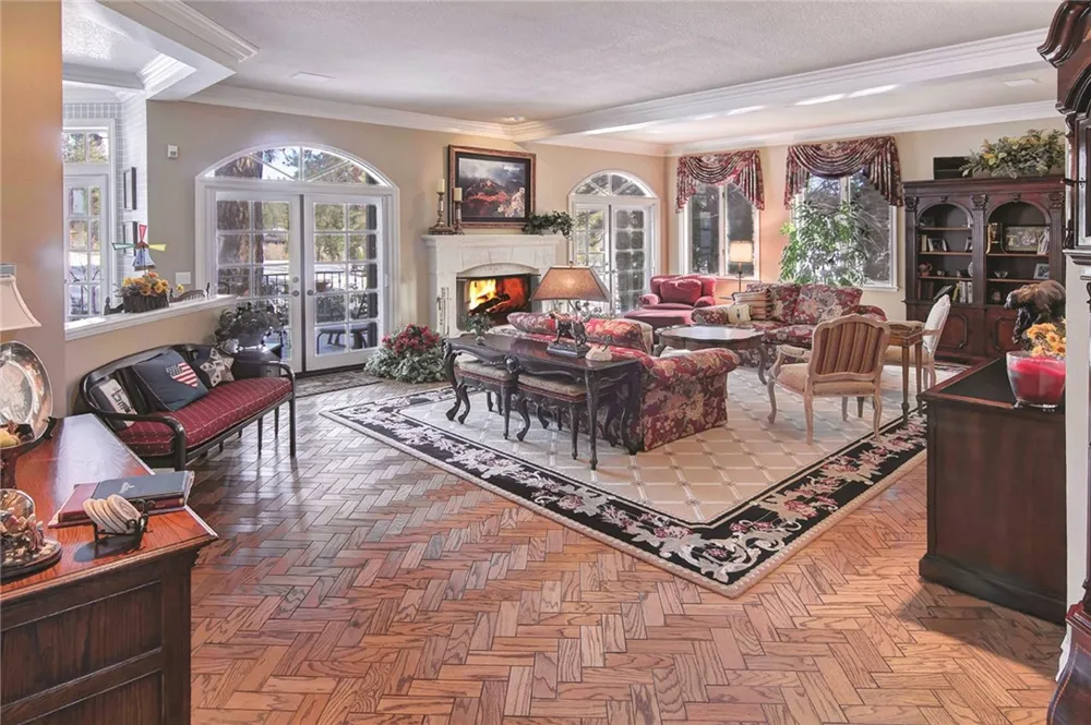 699 Brentwood Lake Arrowhead, CA 92352