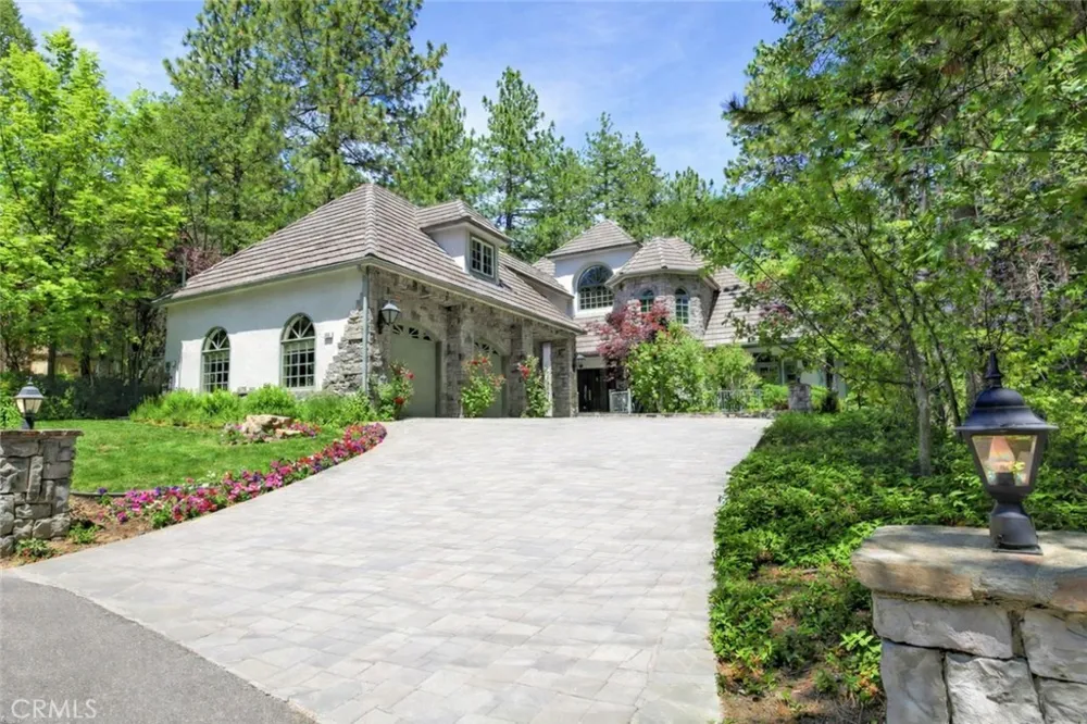 699 Brentwood Lake Arrowhead, CA 92352