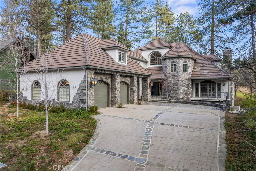 699 Brentwood Lake Arrowhead, CA 92352