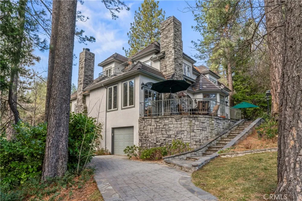 699 Brentwood Lake Arrowhead, CA 92352