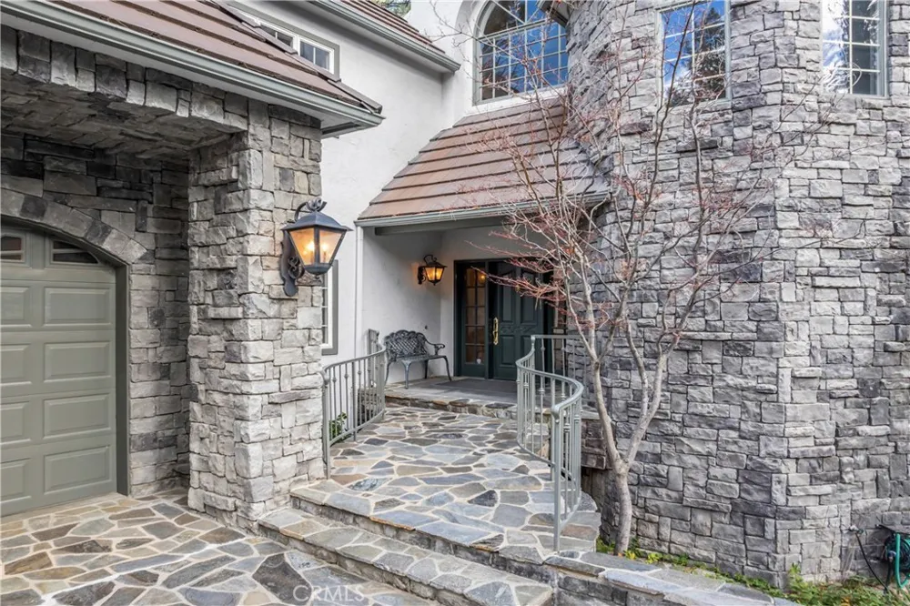 699 Brentwood Lake Arrowhead, CA 92352