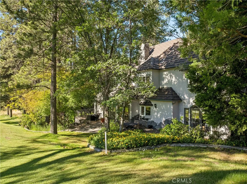 699 Brentwood Lake Arrowhead, CA 92352