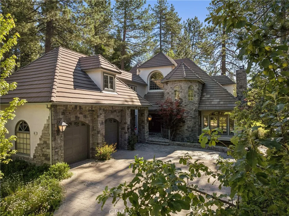 699 Brentwood Lake Arrowhead, CA 92352