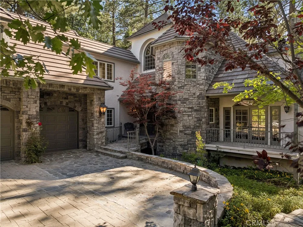 699 Brentwood Lake Arrowhead, CA 92352