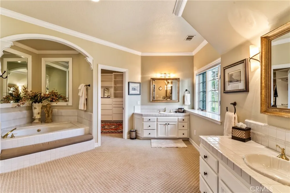699 Brentwood Lake Arrowhead, CA 92352