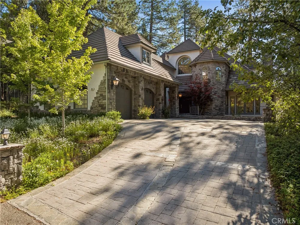 699 Brentwood Lake Arrowhead, CA 92352