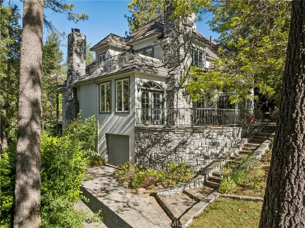 699 Brentwood Lake Arrowhead, CA 92352
