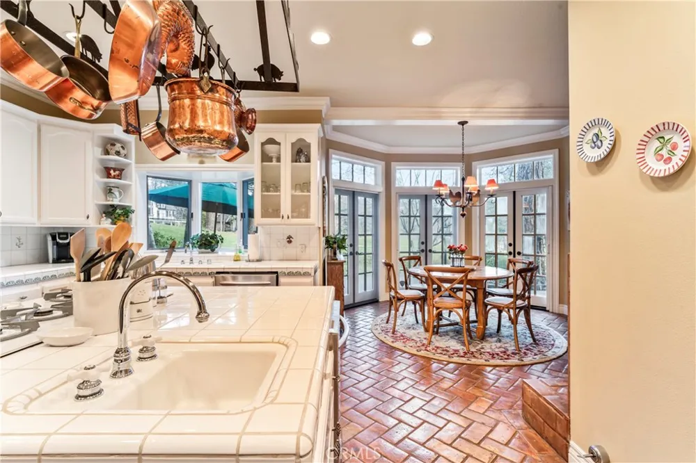 699 Brentwood Lake Arrowhead, CA 92352