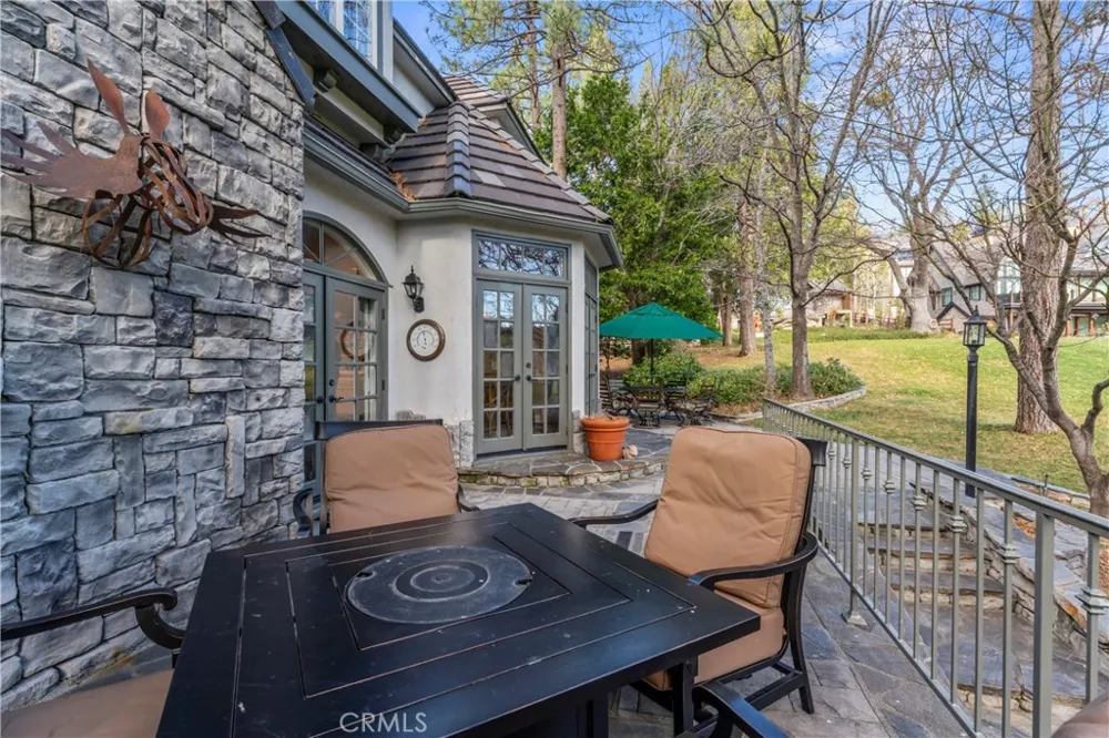 699 Brentwood Lake Arrowhead, CA 92352