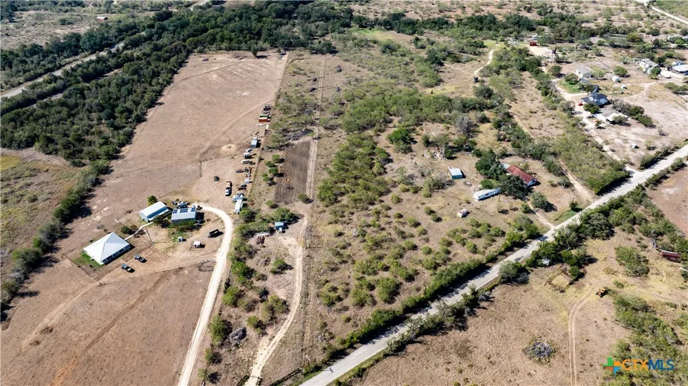 4 Track Rd Red Rock, TX 78662