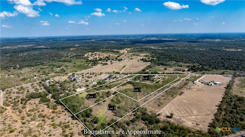 4 Track Rd Red Rock, TX 78662