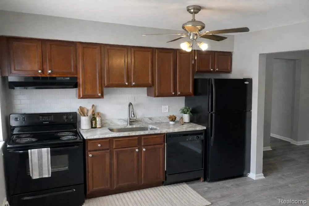 629 W Maple Road #Unit 15