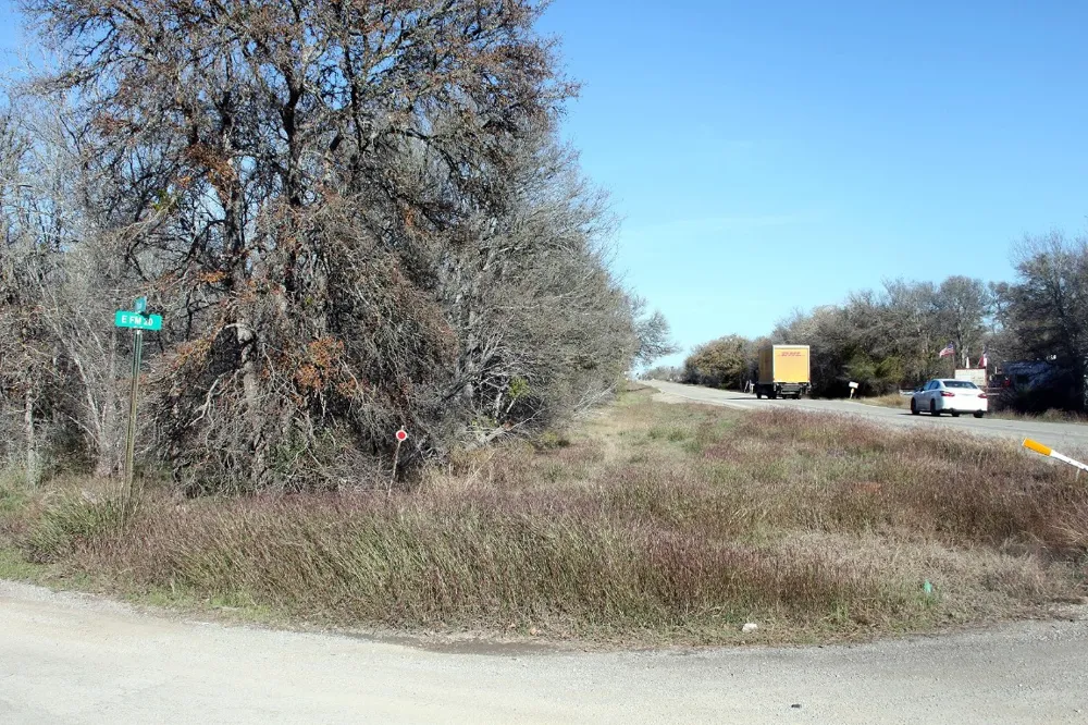 100 Track Road Highway Dale, TX 78616