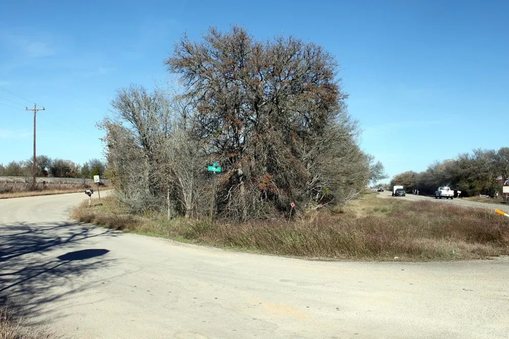 100 Track Road Highway Dale, TX 78616