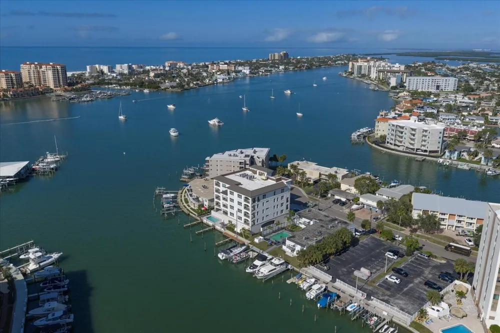 211 DOLPHIN POINT #5 Clearwater, FL 33767