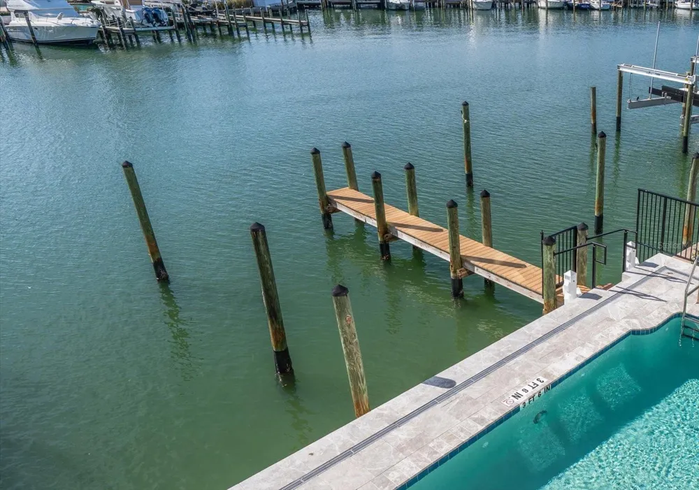 211 DOLPHIN POINT #5 Clearwater, FL 33767