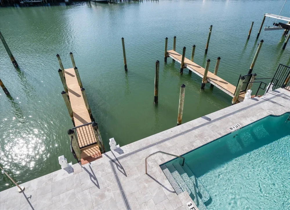 211 DOLPHIN POINT #5 Clearwater, FL 33767