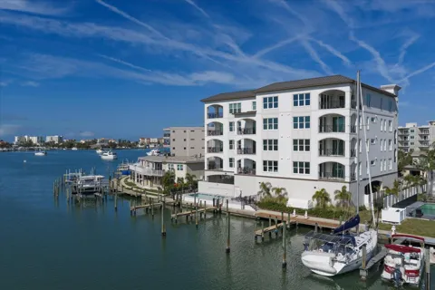 211 DOLPHIN POINT #4