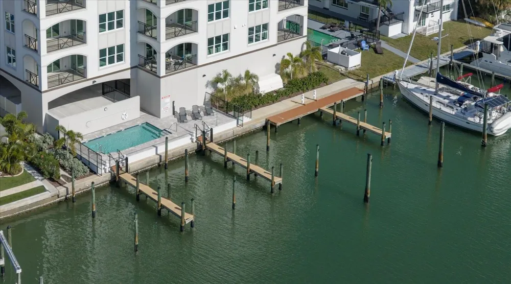 211 DOLPHIN POINT #4 Clearwater, FL 33767