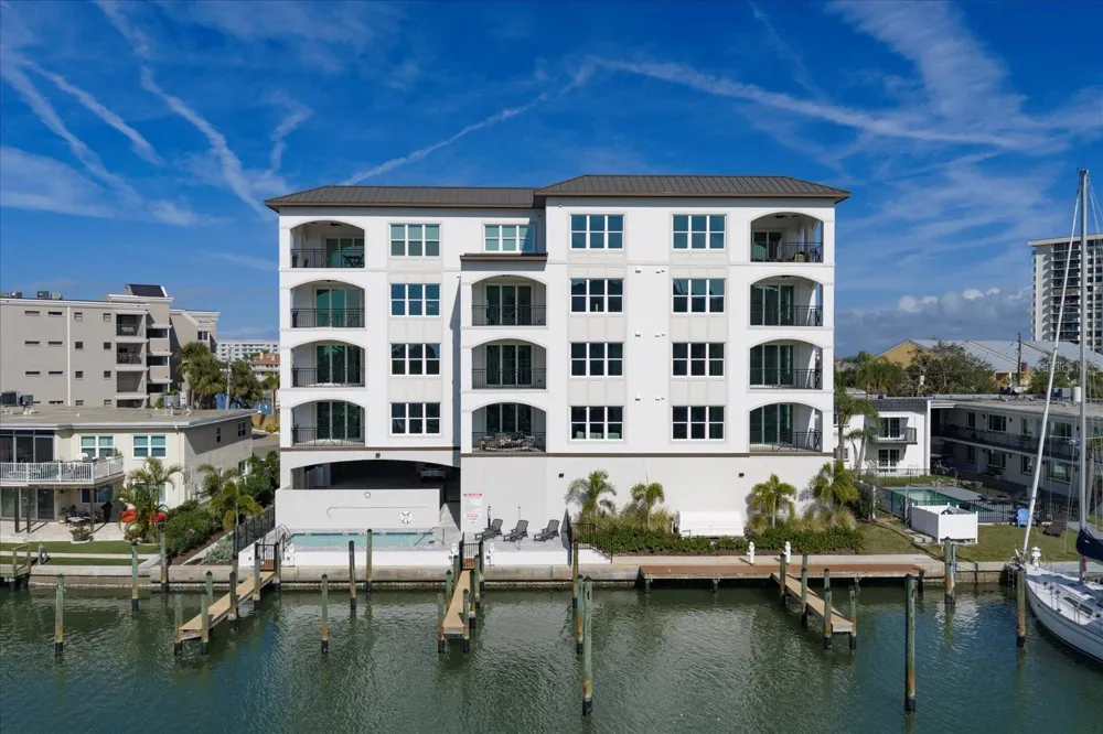211 DOLPHIN POINT #4 Clearwater, FL 33767
