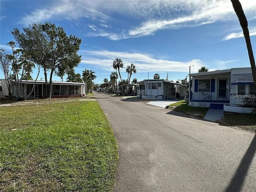4851 W GANDY BOULEVARD #B5L37 Tampa, FL 33611