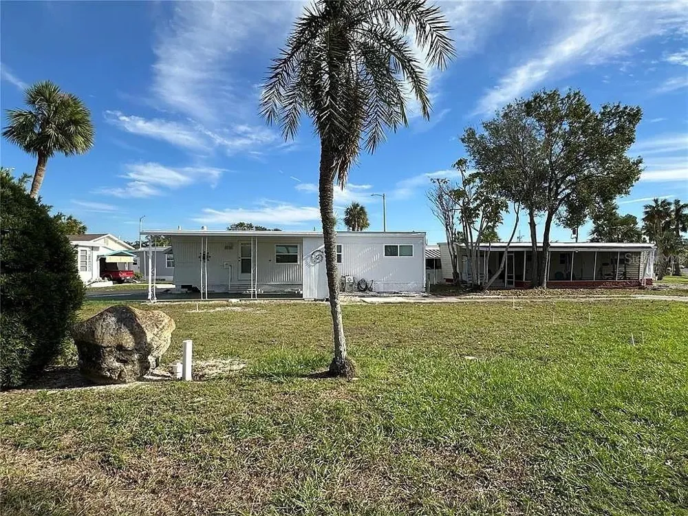 4851 W GANDY BOULEVARD #B5L37 Tampa, FL 33611