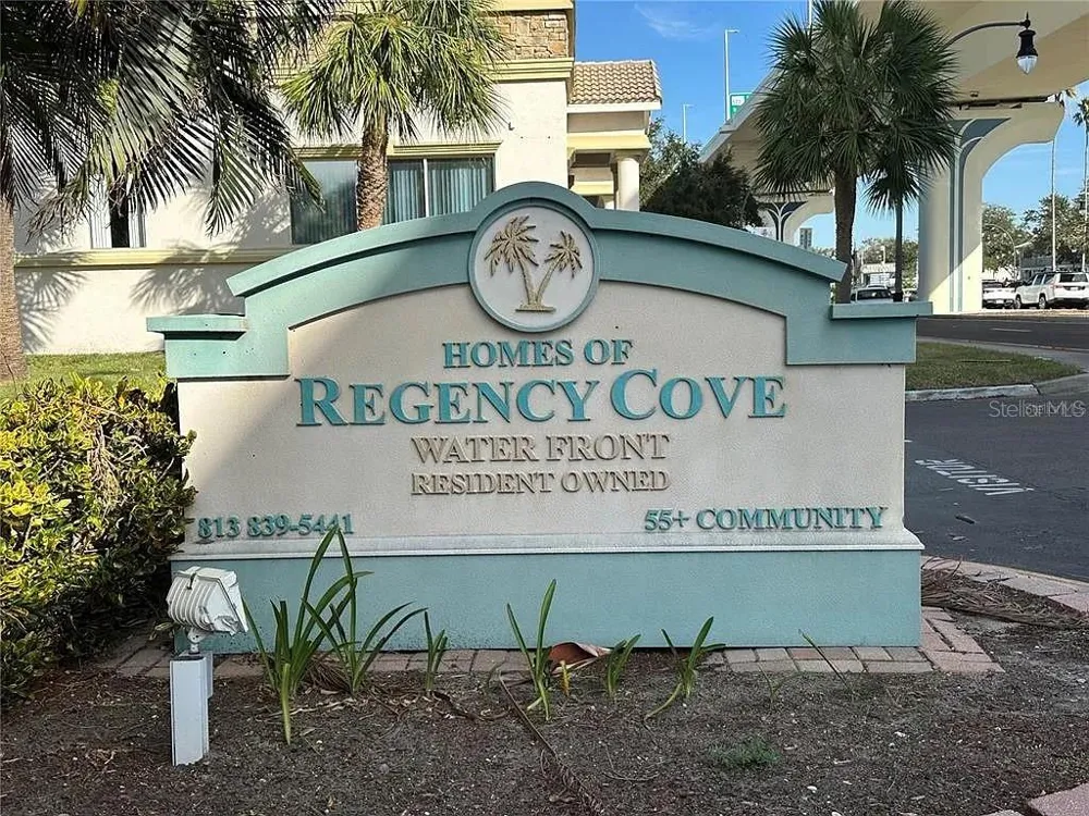 4851 W GANDY BOULEVARD #B5L37 Tampa, FL 33611