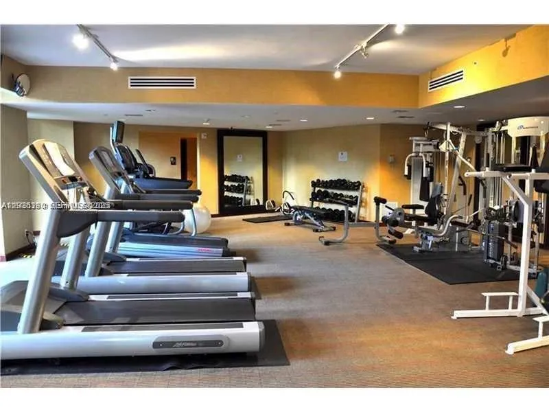 3300 NE 191st St #518 Aventura, FL 33180
