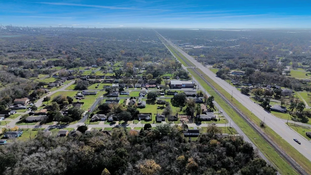 Oak St N Texas City, TX 77590