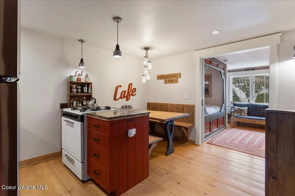 197 Mogul Hill, Unit 6 Sandpoint, ID 83864