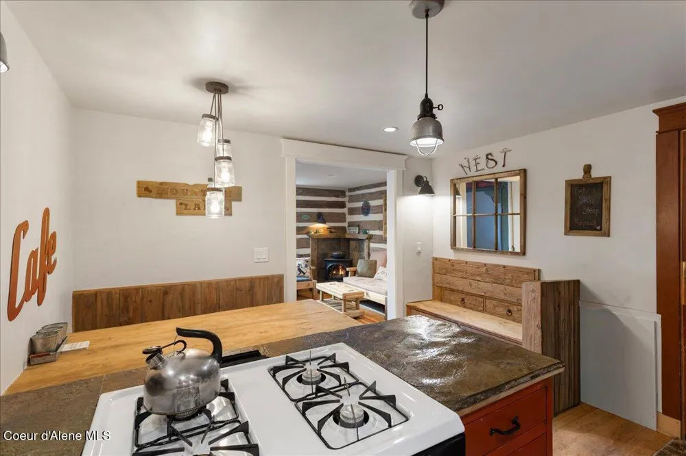 197 Mogul Hill, Unit 6 Sandpoint, ID 83864
