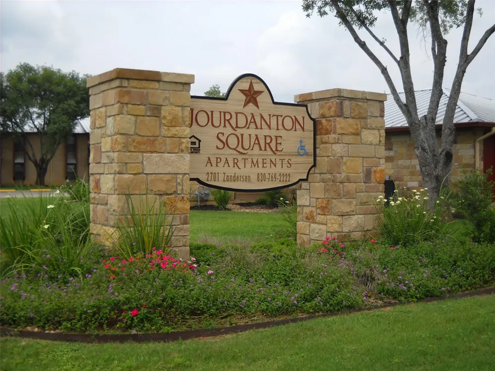 2701 Zanderson Jourdanton, TX 78026