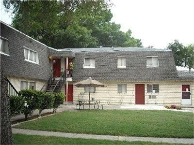 499 W San Antonio