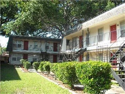 499 W San Antonio Lockhart, TX 78644