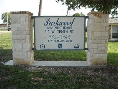 114 W 10th Nixon, TX 78140