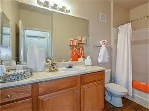 114 W 10th Nixon, TX 78140