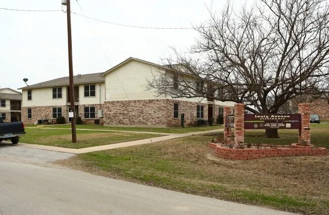 909 W 7th St Justin, TX 76247