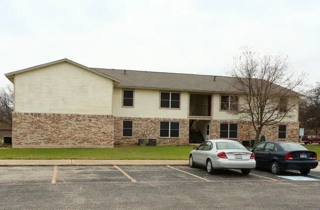 909 W 7th St Justin, TX 76247
