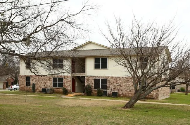909 W 7th St Justin, TX 76247