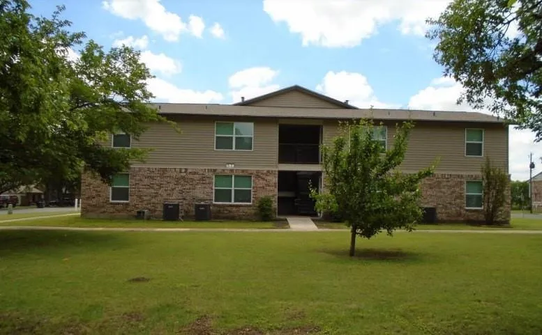 909 W 7th St Justin, TX 76247