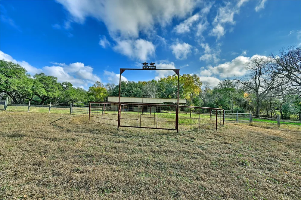 505 Live Oak Street Round Top, TX 78954