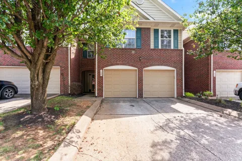 704 Heath Pl