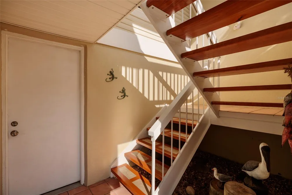 216 SUN VISTA CT S Treasure Island, FL 33706