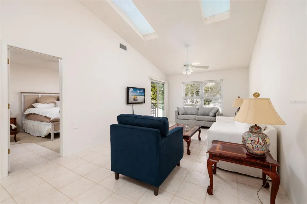 216 SUN VISTA CT S Treasure Island, FL 33706