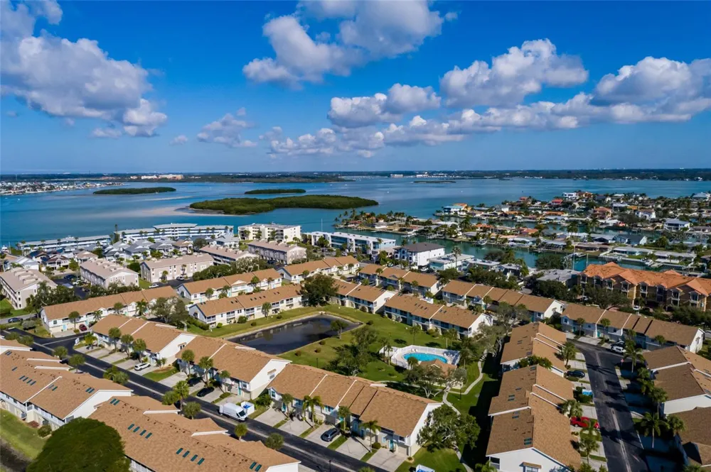 216 SUN VISTA CT S Treasure Island, FL 33706