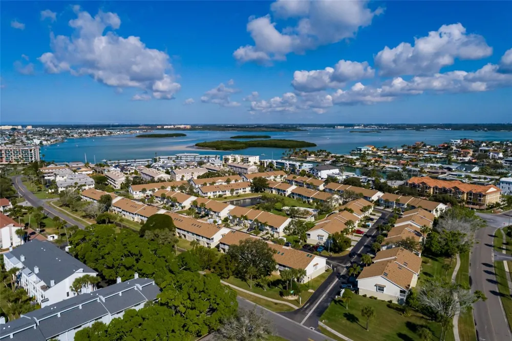 216 SUN VISTA CT S Treasure Island, FL 33706