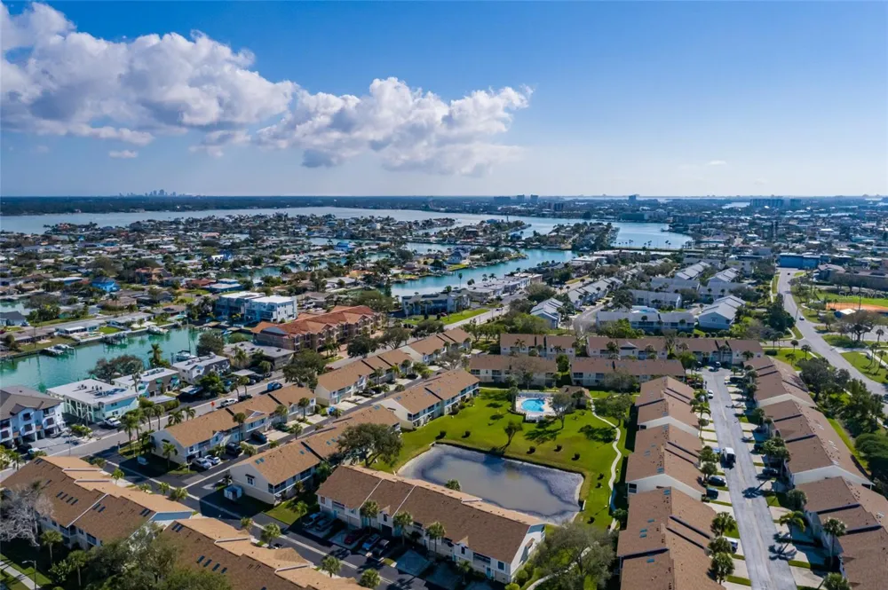 216 SUN VISTA CT S Treasure Island, FL 33706