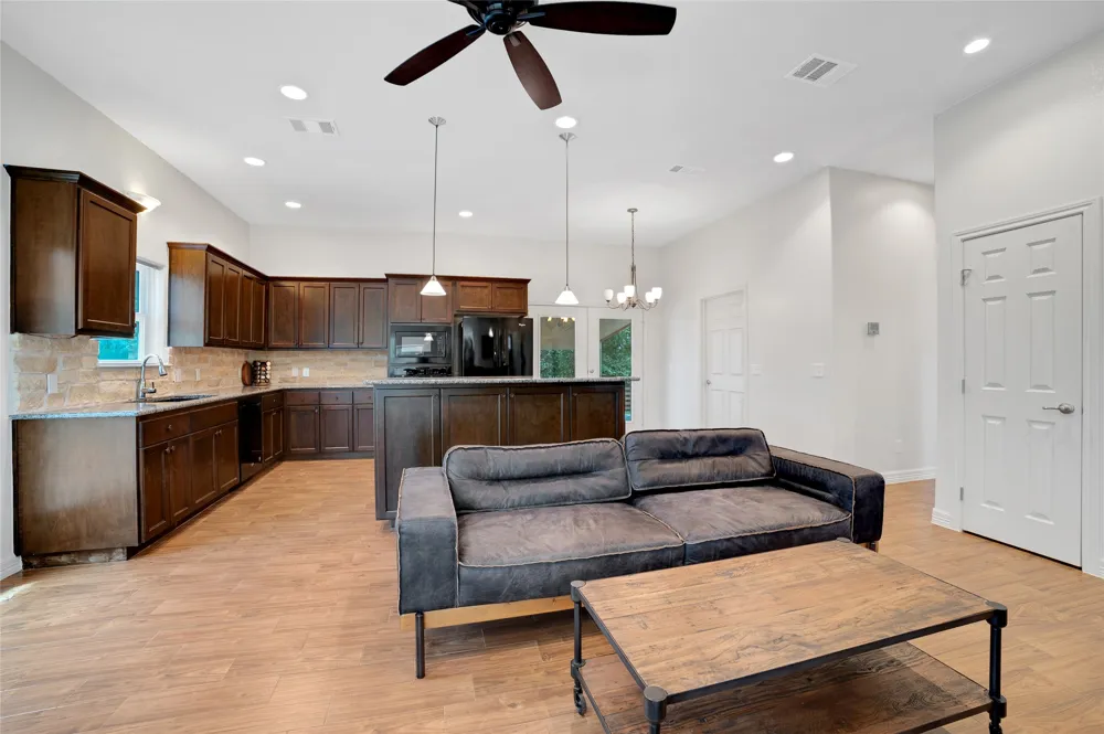 520 Double Eagle Ranch Drive Cedar Creek, TX 78612