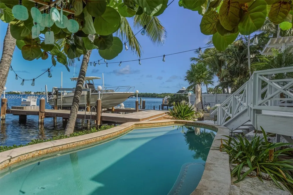 16 North Dr Key Largo, FL 33037