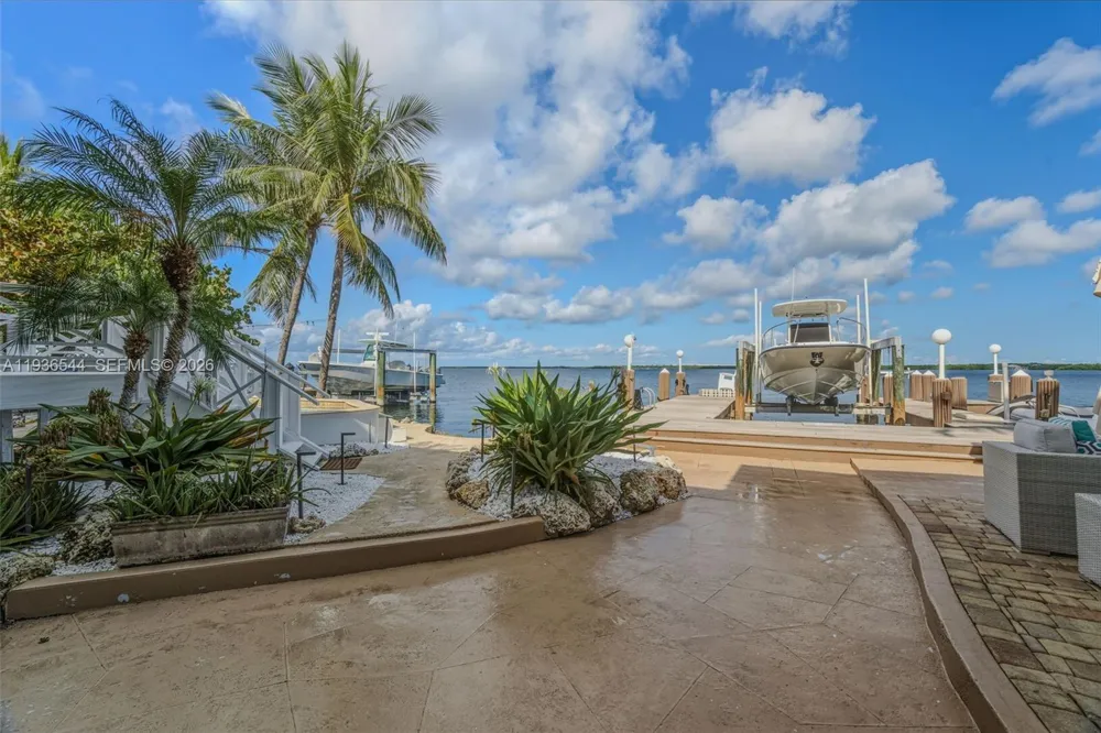 16 North Dr Key Largo, FL 33037
